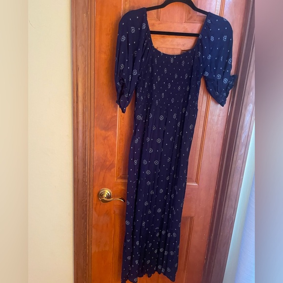 Navy embroidered midi dress size medium - Picture 2 of 3